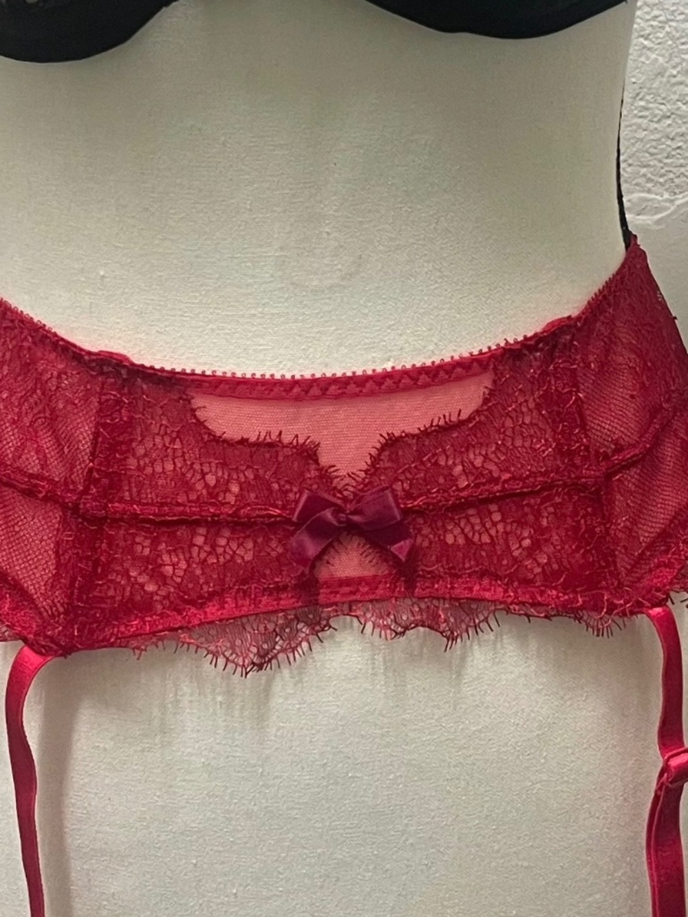 Victoria's Secret Red Eyelash Lace Sheer Mesh Garter Belt XS/S